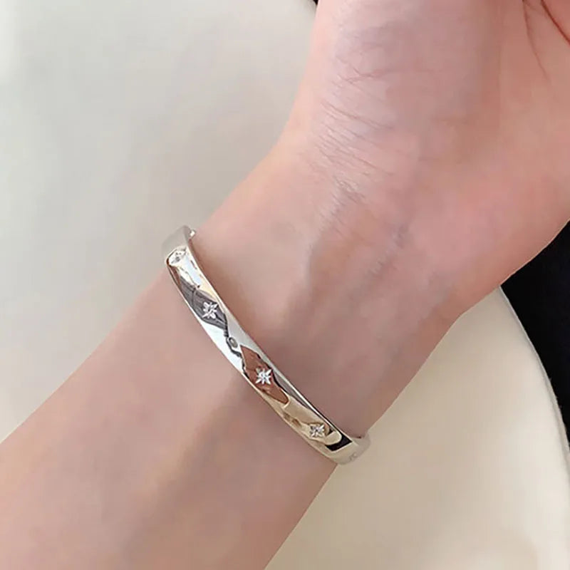 Bracciale Minimal Zirconi – Eleganza Geometrica Argento