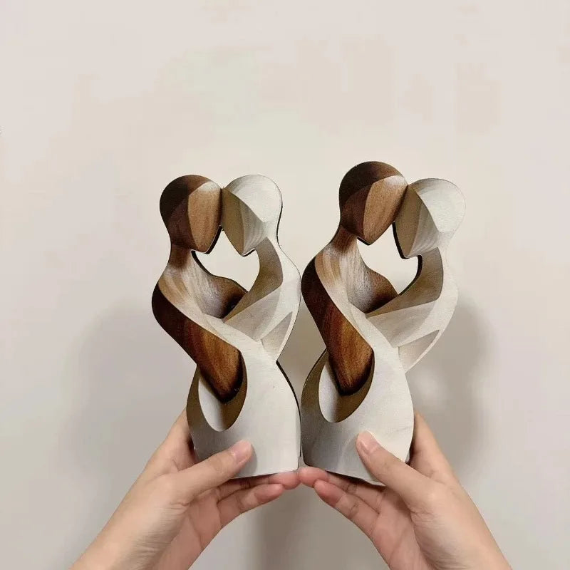 Statua in Legno Elegante “Coppia Intagliata” – Decorazione Moderna per Casa & Camera da Letto