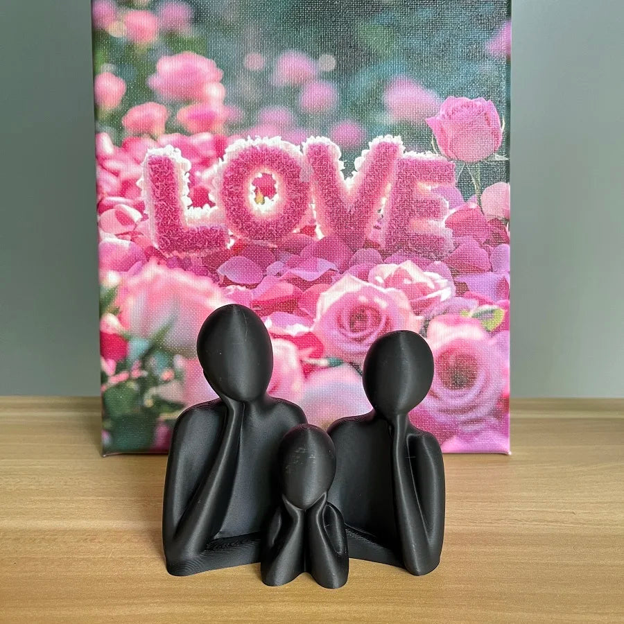 Statua Famiglia Sposi a Tre Persone – Decorazione Elegante per Casa e Anniversari