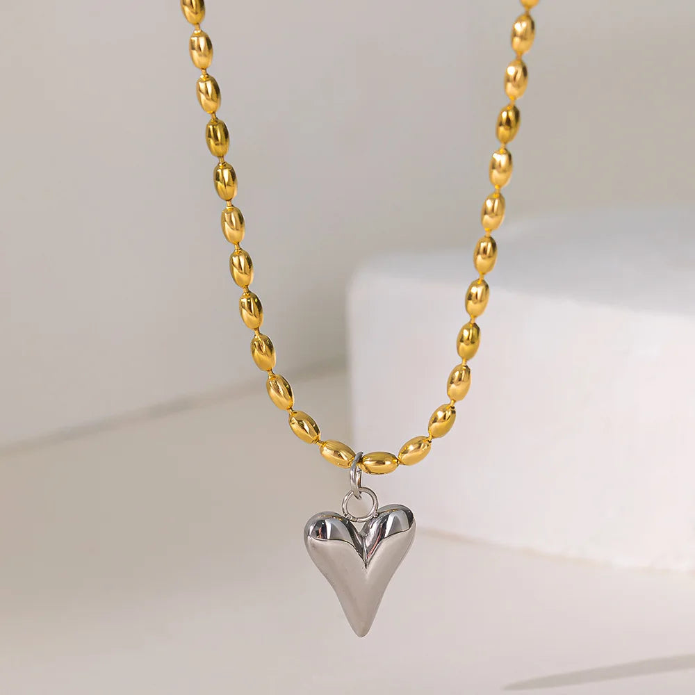 Collana Y2K Cuore • Perle & OT Clasp in Acciaio • Unisex Fashion | LoveDrop™ Italia