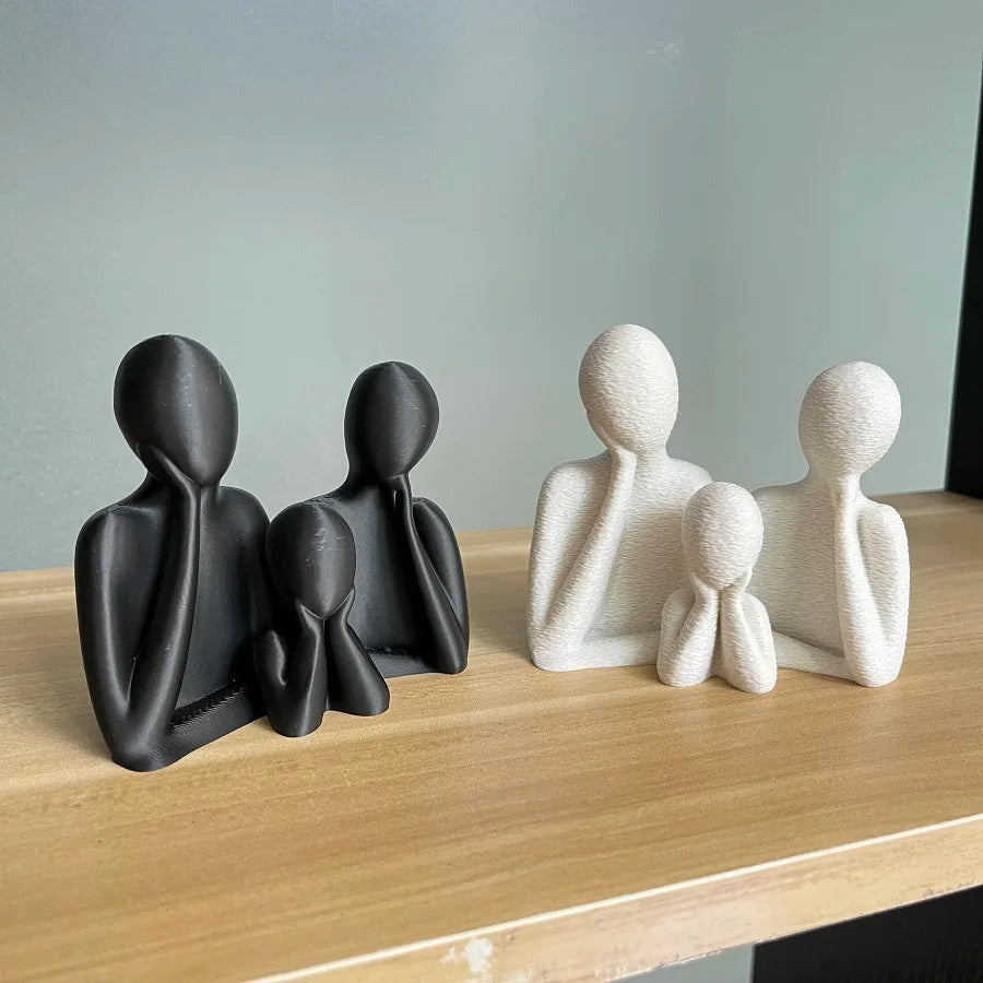 Statua Famiglia Sposi a Tre Persone – Decorazione Elegante per Casa e Anniversari