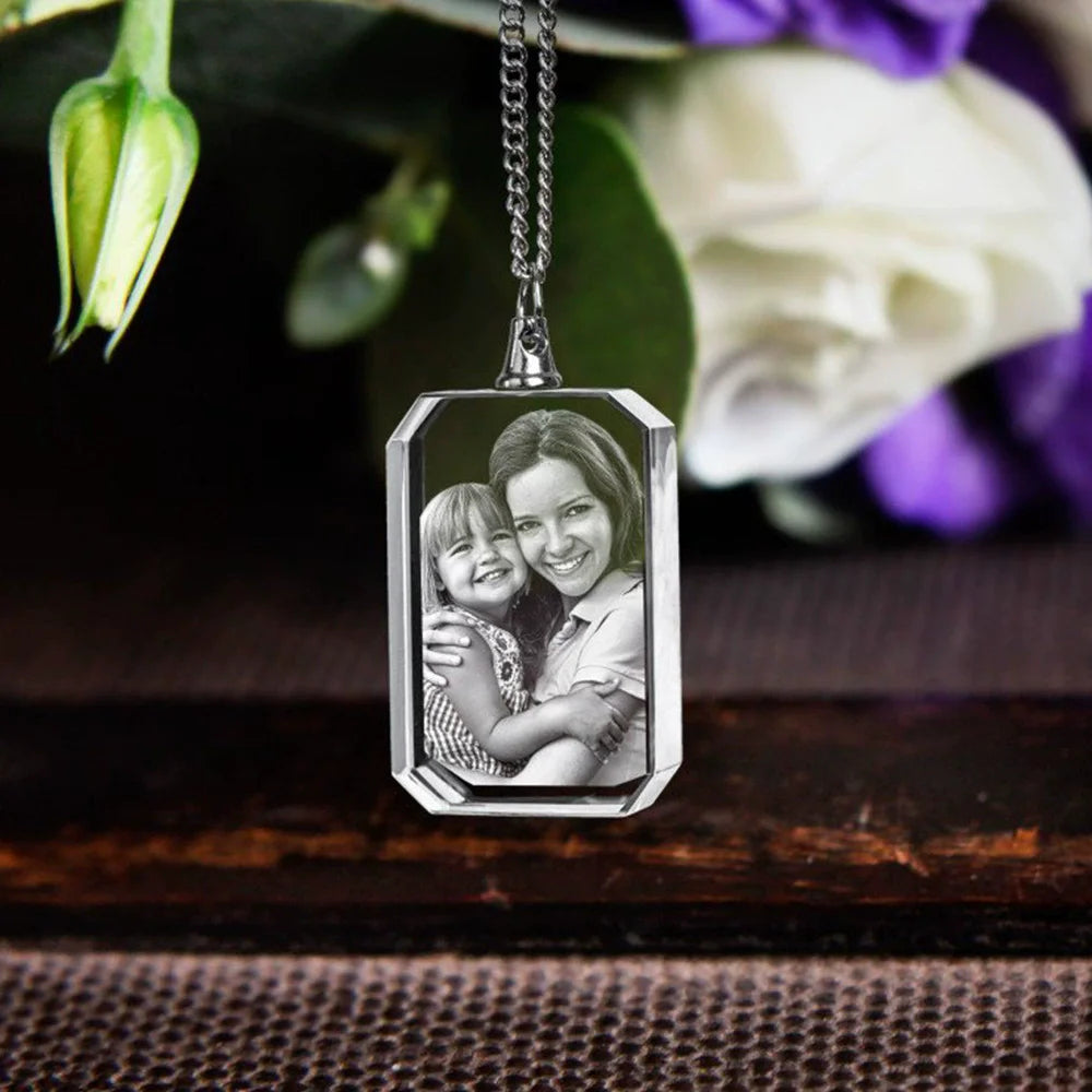 Collana Cristallo 2D Personalizzata • Incisione Laser Ritratto • Gioiello Memorabile Premium | LoveDrop™ Italia