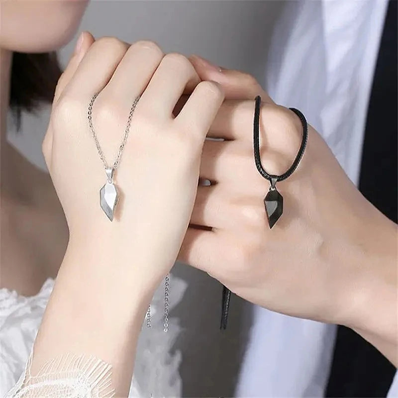 Good Simple Couple Necklace | Cuore Magnetico & Elettrocardiogramma – Amore 2025