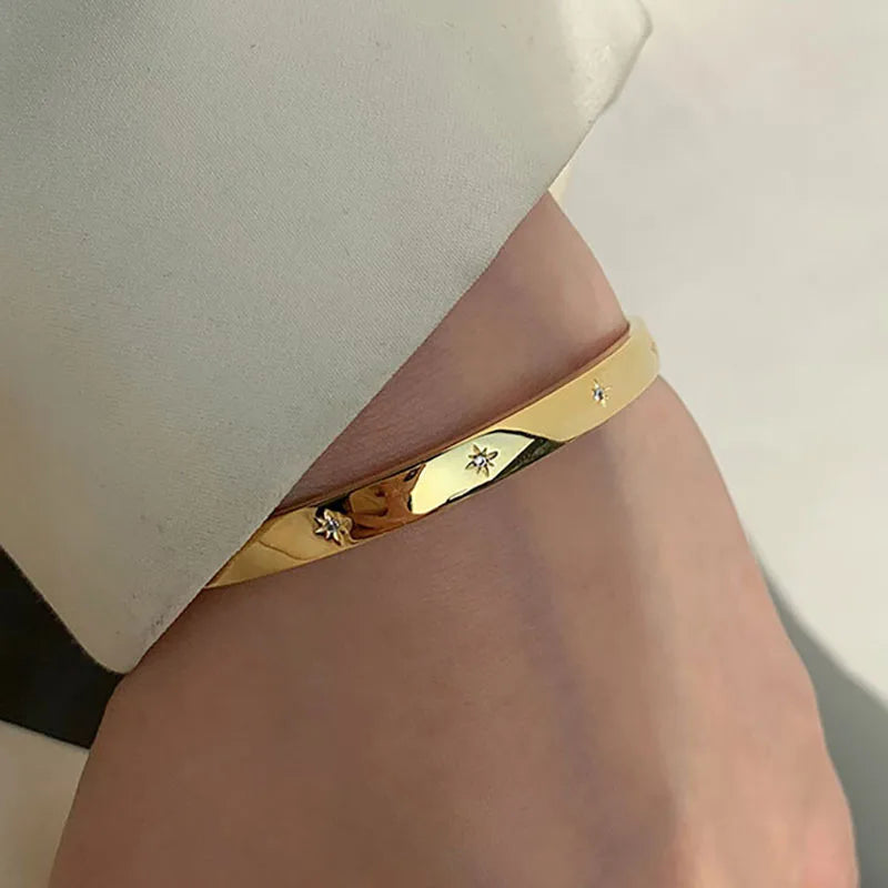 Bracciale Minimal Zirconi – Eleganza Geometrica Argento