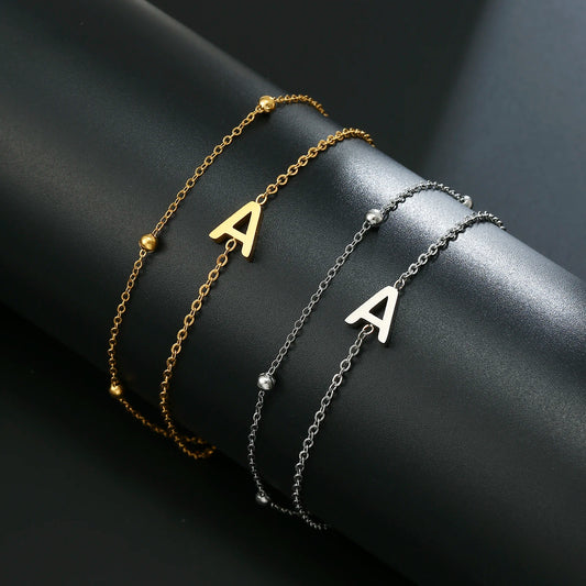 Bracciale Iniziale A–Z Doppio Strato – Catena + Perline Trendy (Acciaio)