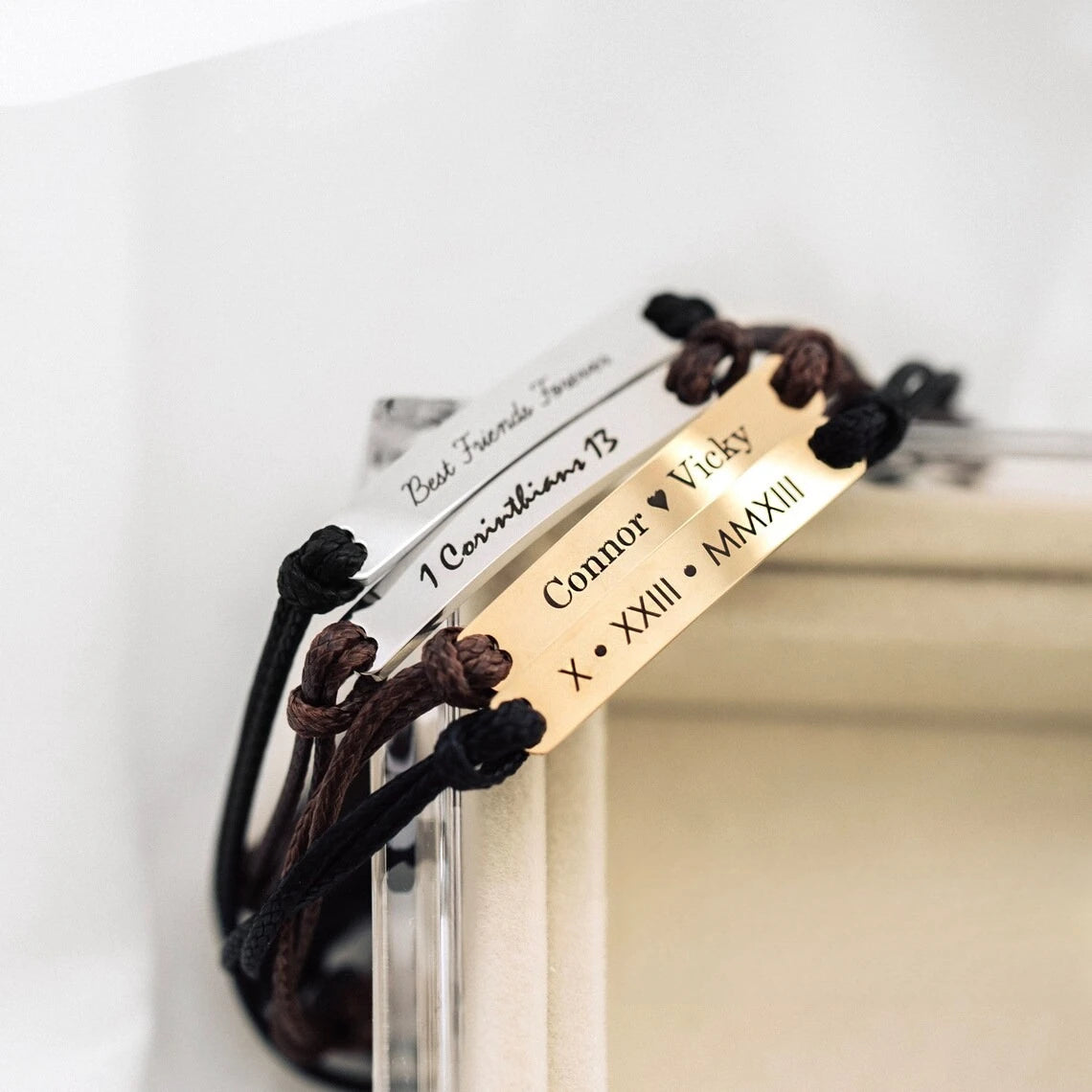 Bracciale Personalizzato in Acciaio – Testo Inciso su Barra