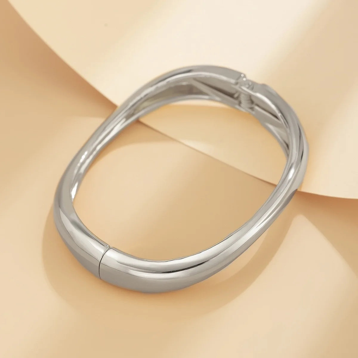 Bracciale Cuff Metallico Vintage – Stile Hip Hop Geometrico