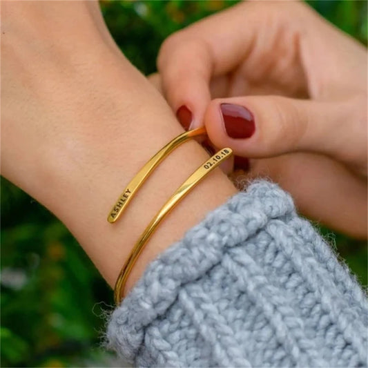 Bracciale Cuff Personalizzato – Nomi & Data Incisi in Acciaio