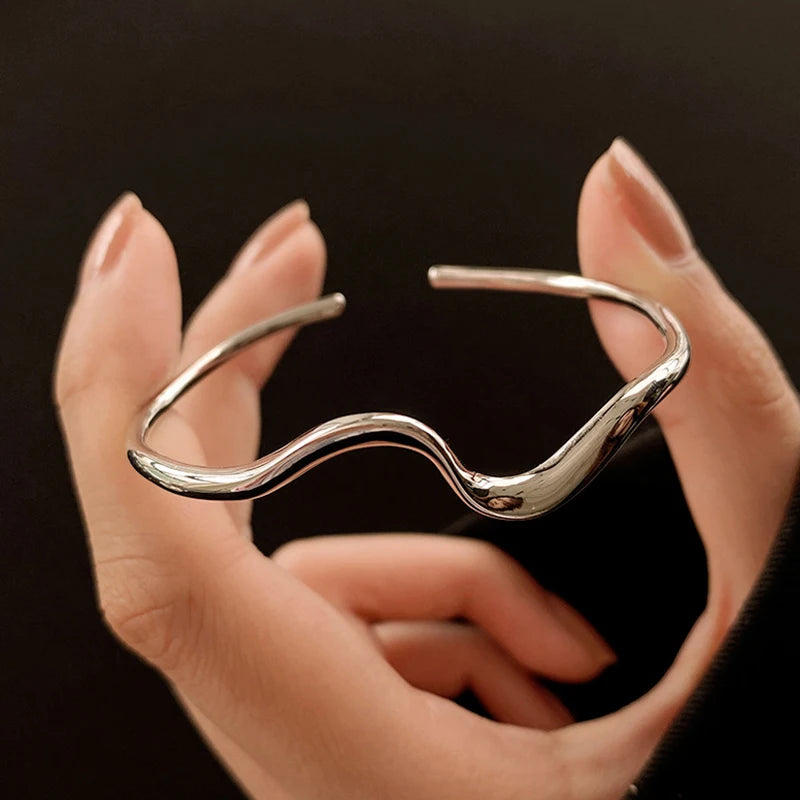 Bracciale Minimalista Regolabile – Onda Creativa Handmade