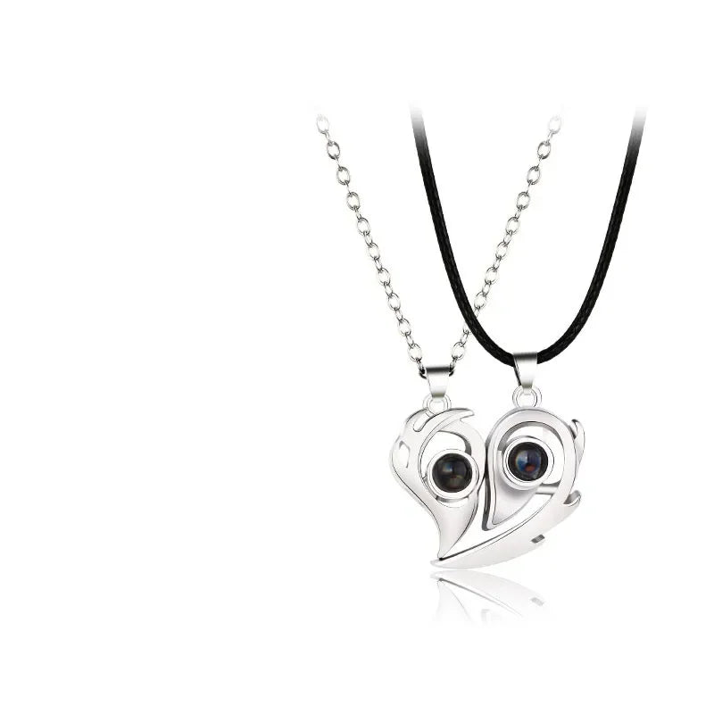 Collana Coppia Magnetica “I Love You” 100 Lingue | Proiezione Cuore Acciaio Inossidabile