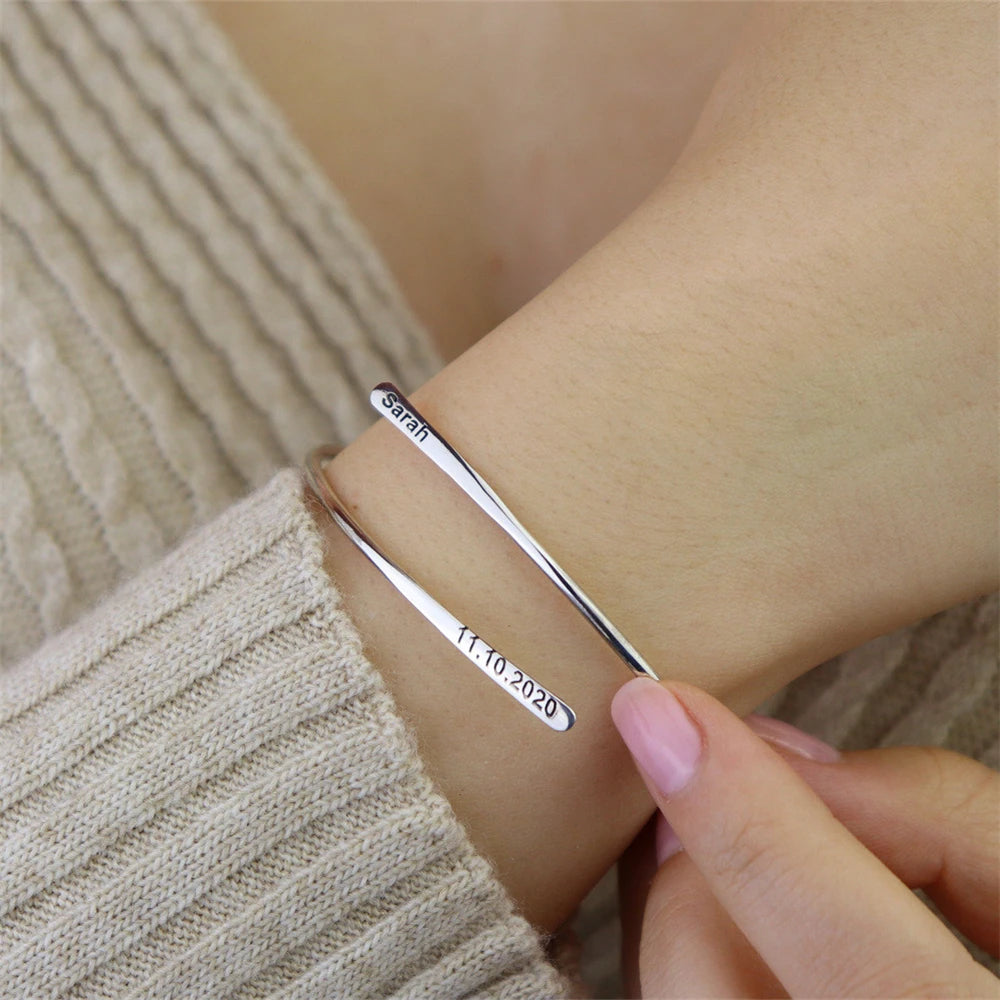 Bracciale Cuff Personalizzato – Nomi & Data Incisi in Acciaio