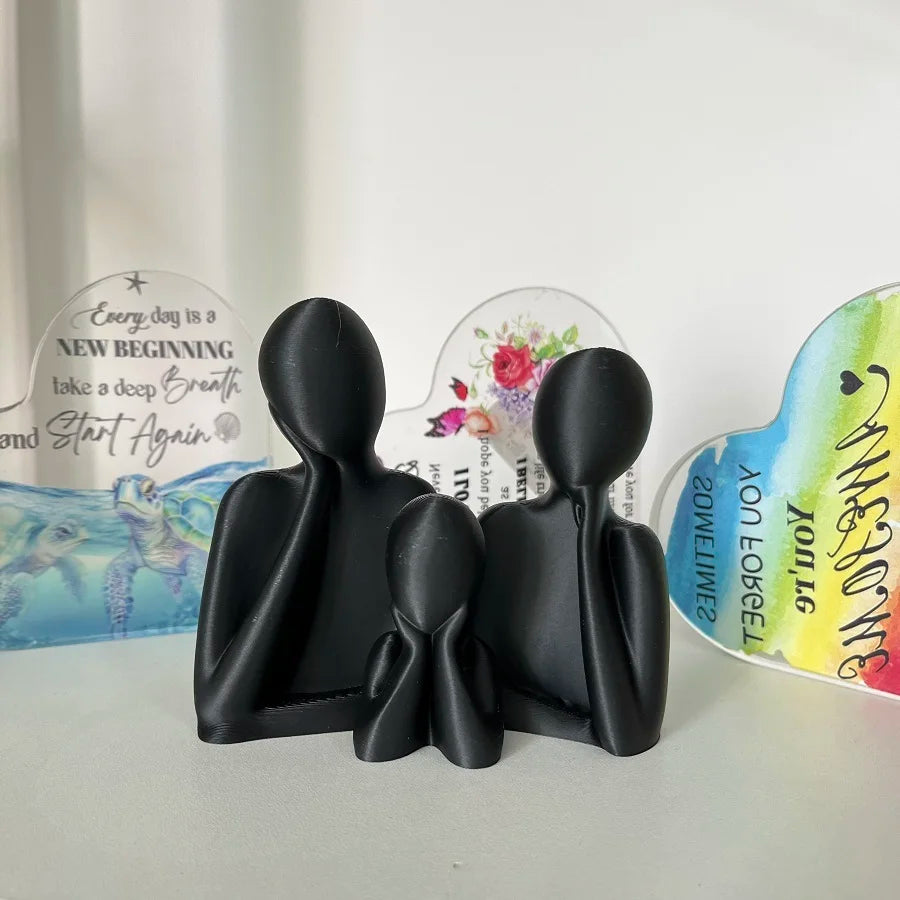 Statua Famiglia Sposi a Tre Persone – Decorazione Elegante per Casa e Anniversari