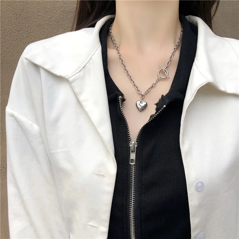 Collana Cuore Vintage Dorata • Aesthetic Love • Metallo Gold Color – Collana Romantica Donna | LoveDrop™ Italia