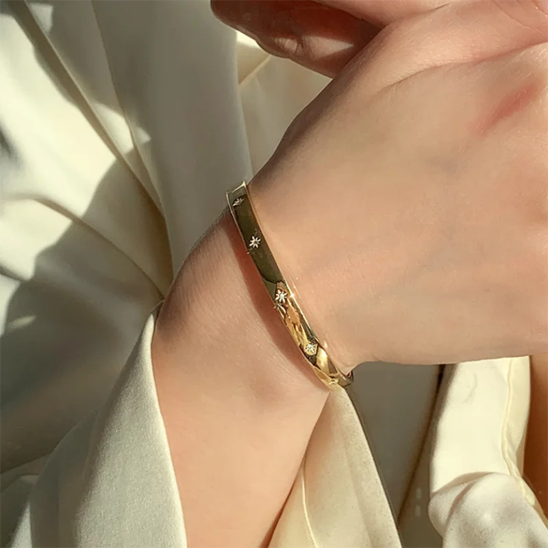 Bracciale Minimal Zirconi – Eleganza Geometrica Argento