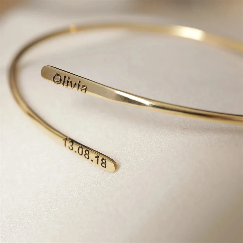 Bracciale Cuff Personalizzato – Nomi & Data Incisi in Acciaio