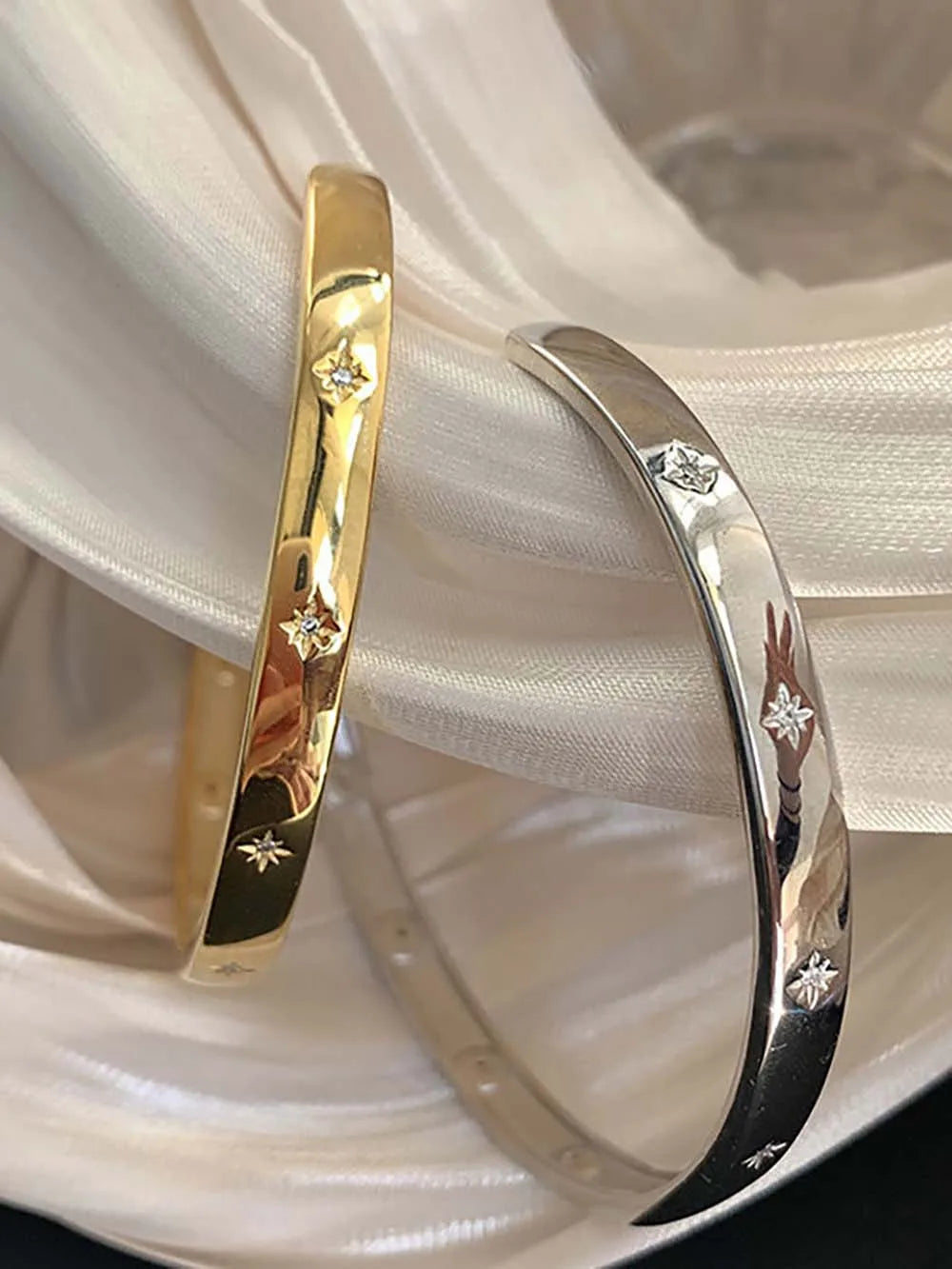 Bracciale Minimal Zirconi – Eleganza Geometrica Argento