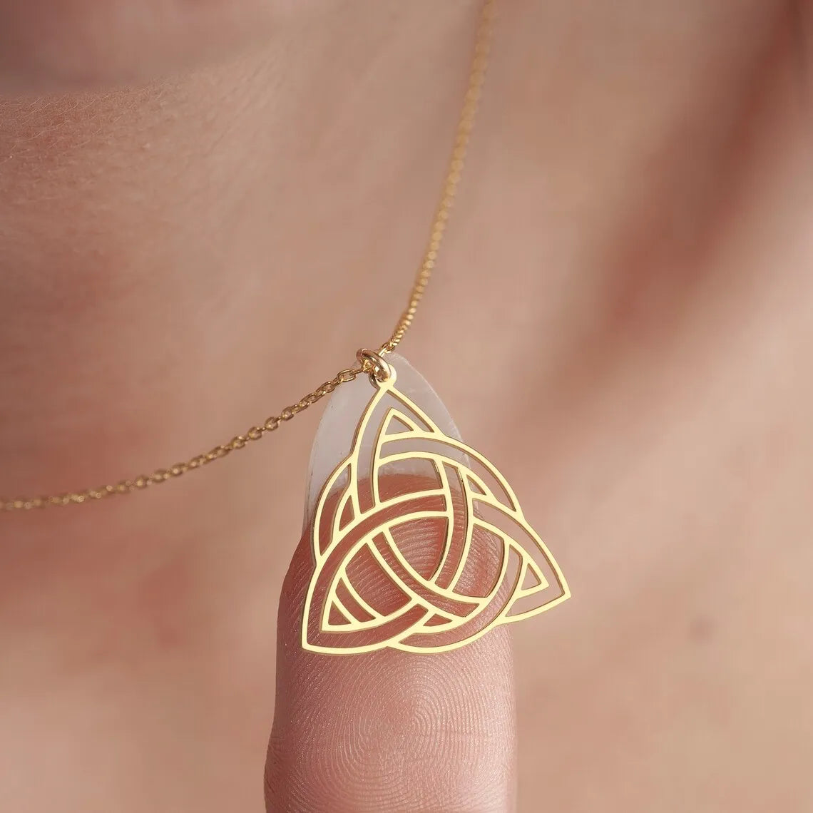 Amuleto Triquetra Celtica • Collana Viking Acciaio Gold Unisex | LoveDrop™ Italia