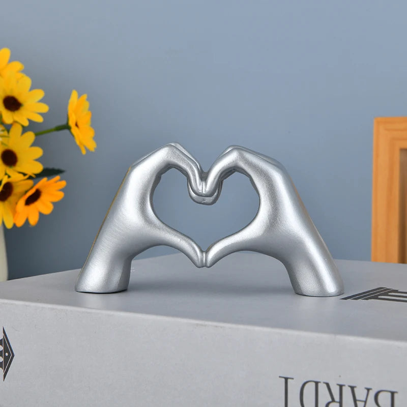 Scultura Mano Cuore in Oro – Decorazione Elegante per Casa & Camera da Letto