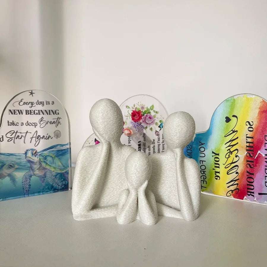 Statua Famiglia Sposi a Tre Persone – Decorazione Elegante per Casa e Anniversari