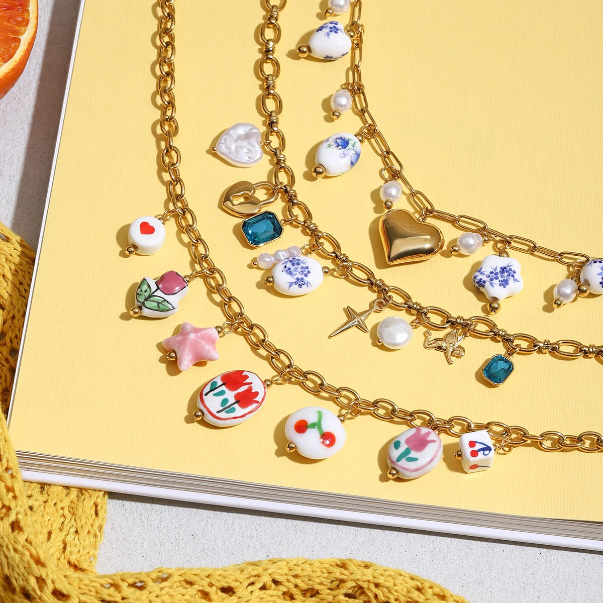 Collana Cuore in Ceramica con Fiore Colorato – Acciaio Inox, Stile Minimalista